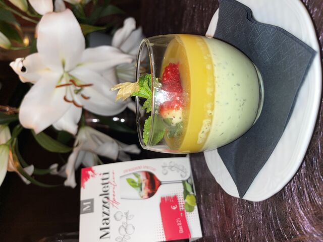 Basilikum Panna Cotta mit selbstgemachter Orangensauce