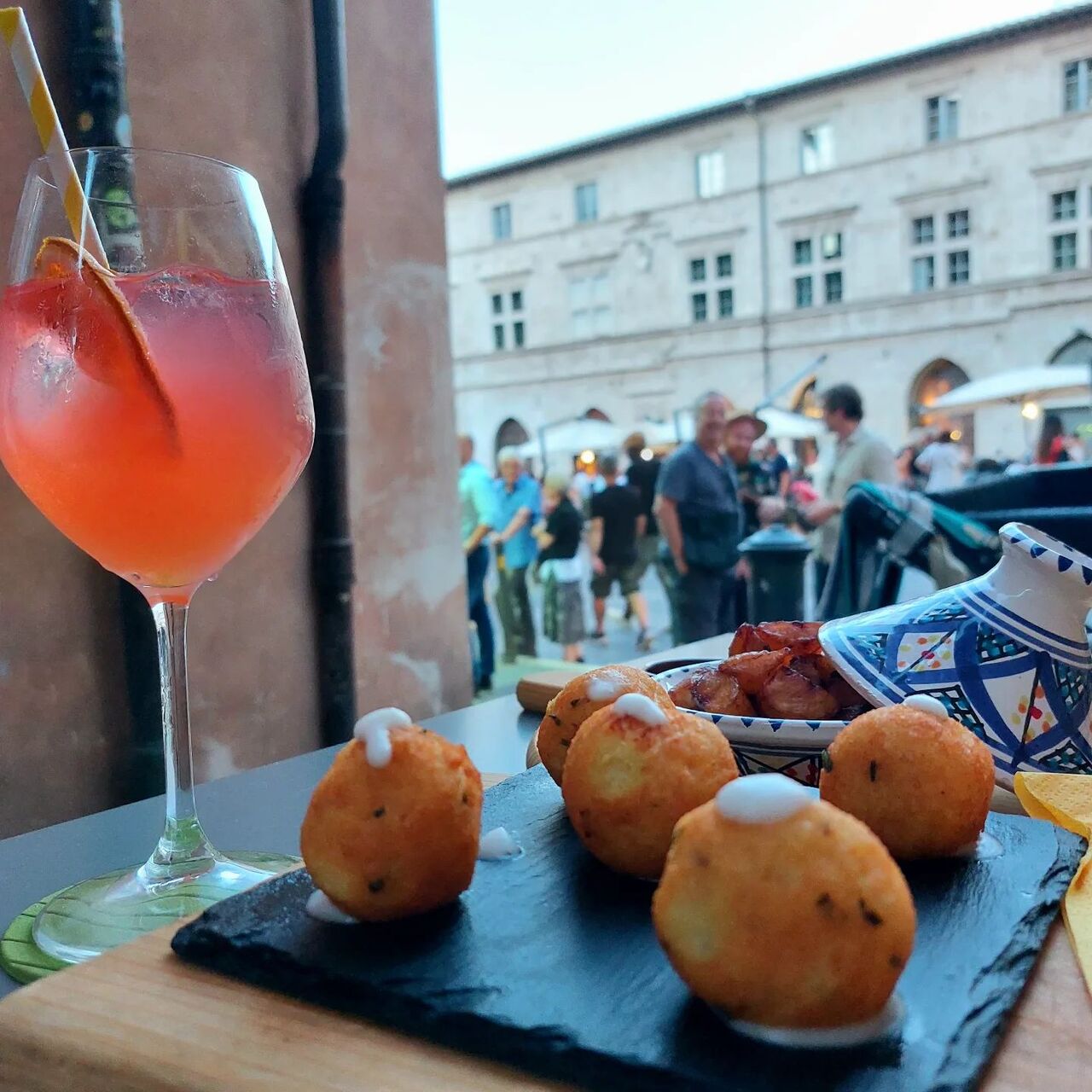 Afrospritz con polpettine di patate al cumino