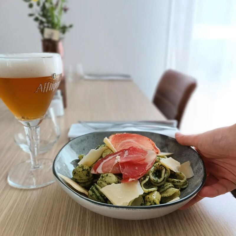 Exemple de plat du jour : Orecchiette à l'ail des ours , coppa et parmesan.
