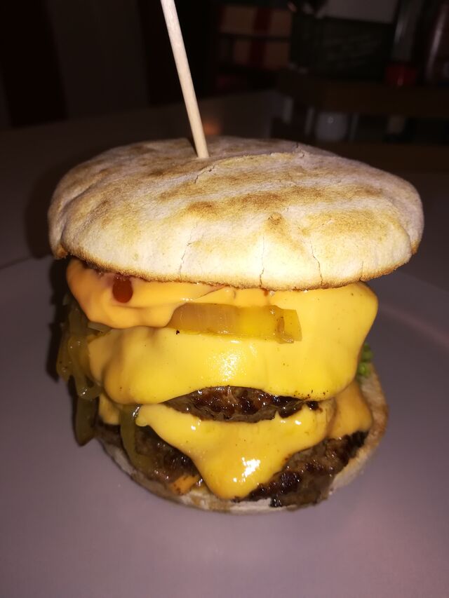 doppelter Cheeseburger