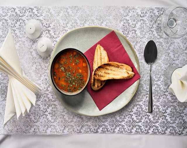 Zupa gulaszowa z chorizo Goulash soup with chorizo Alergeny (3,6,7) 29 zł