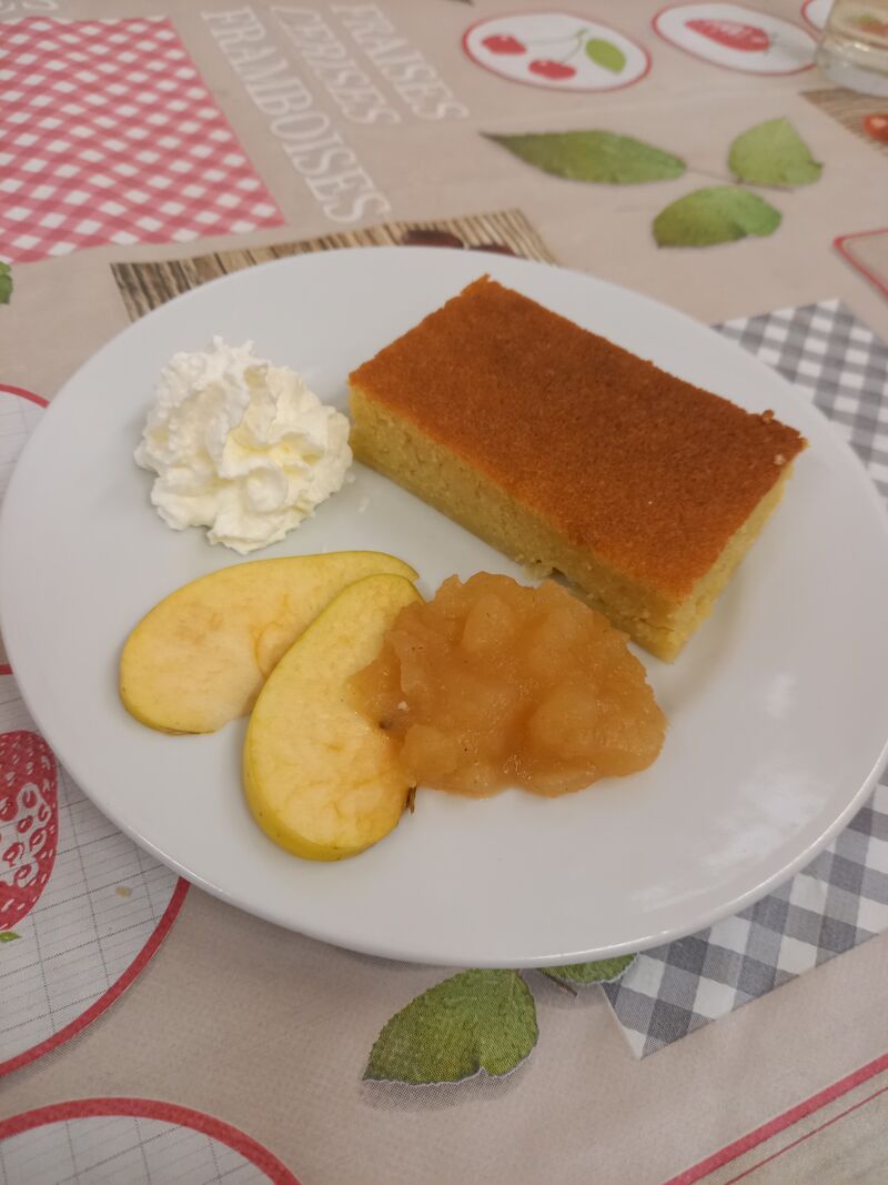Gâteau amande et compote pomme