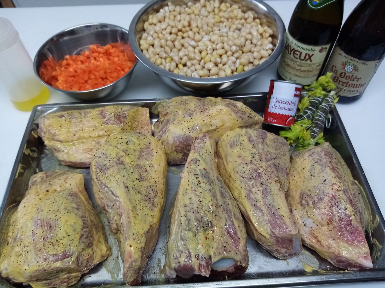 plat à emporter: palette de porc baisée au cidre et à la moutarde, haricot blanc frais 