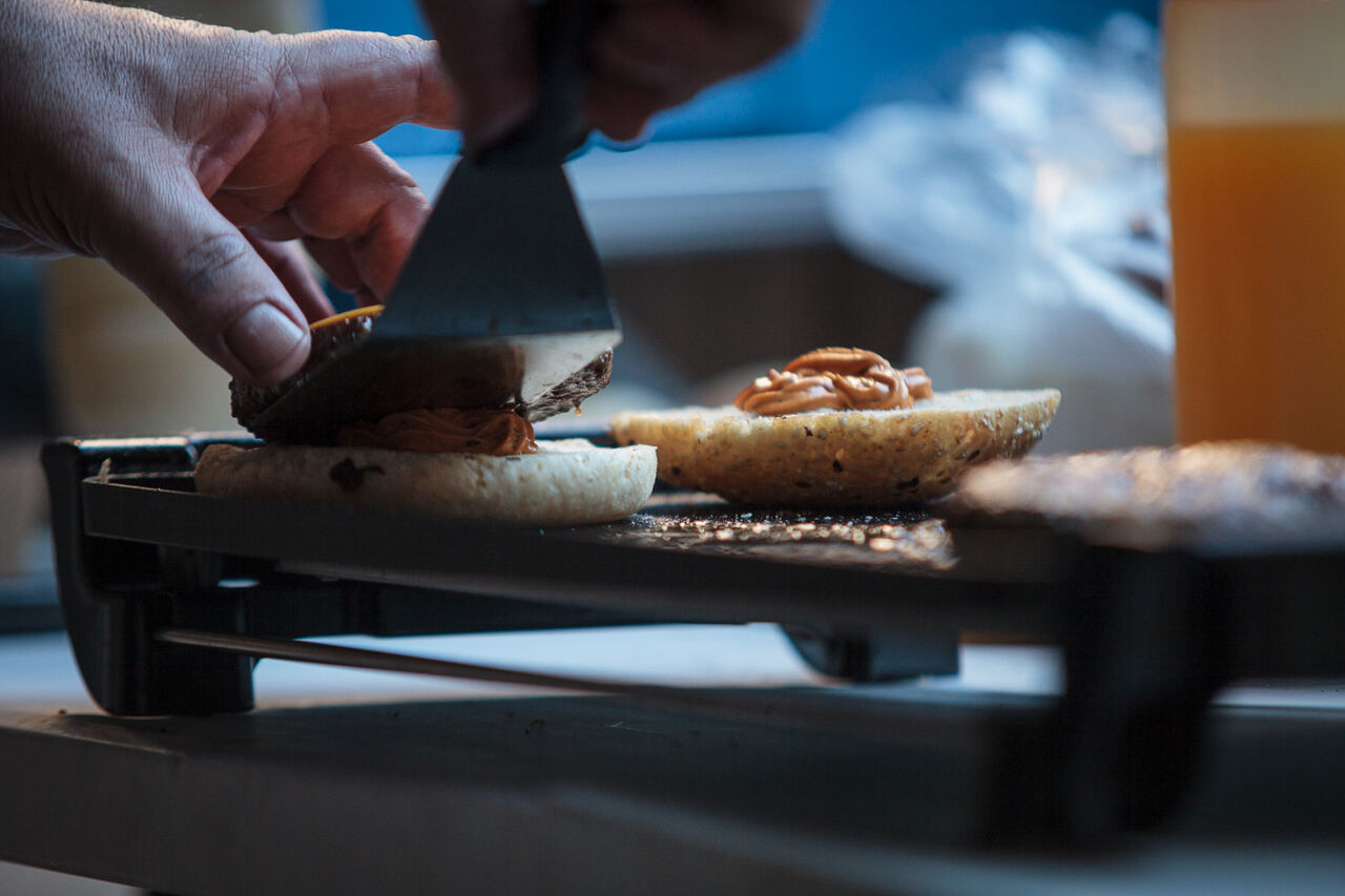 Fabrication de burgers pur bœuf artisanaux pour vos évent, fêtes de famille, festival, etc 