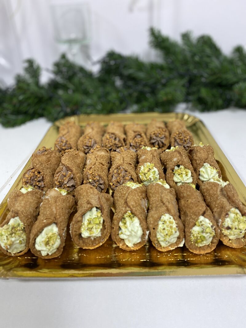 Cannoli cu fistic/ ciocolata