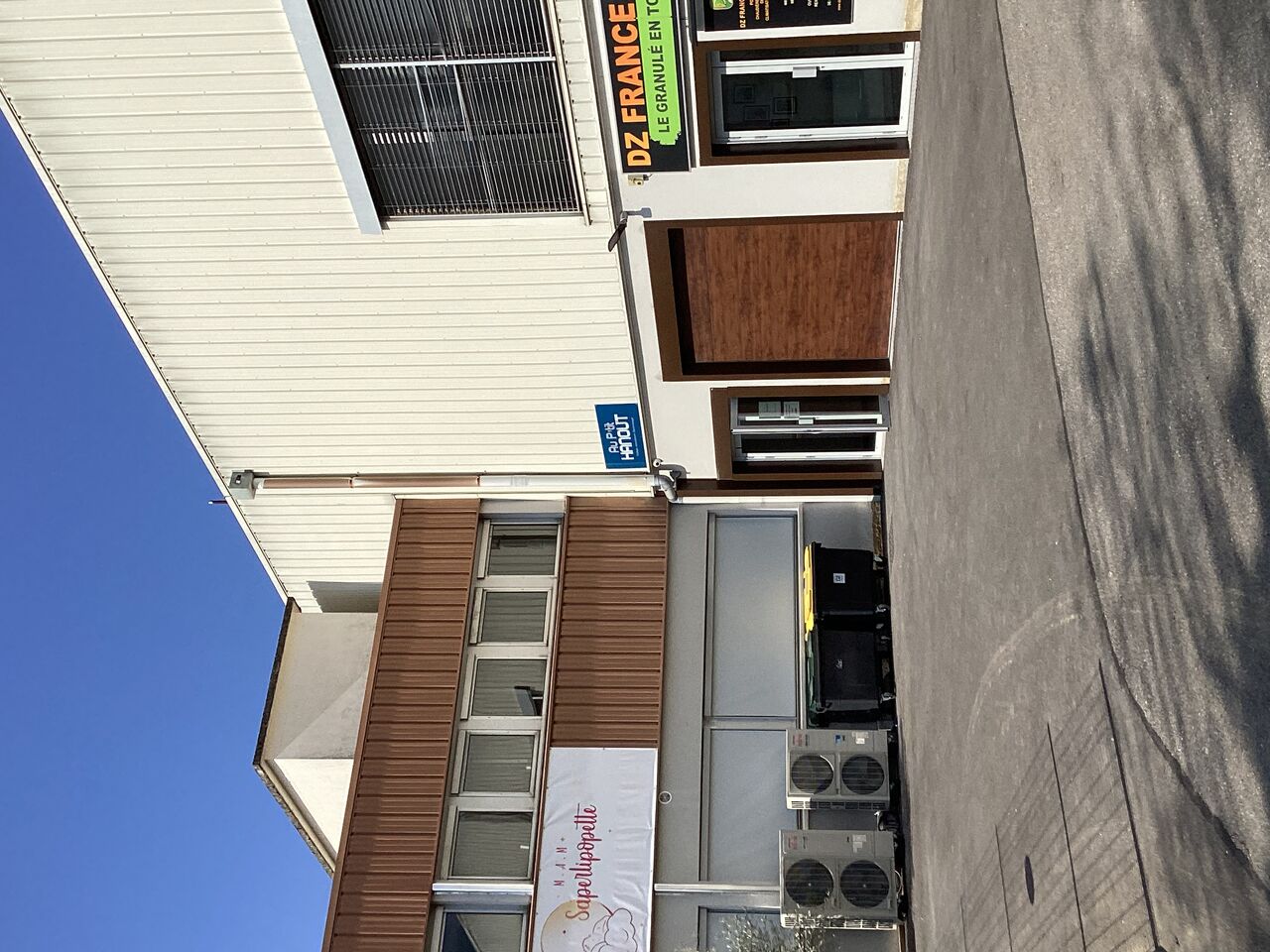 Enseigne vue dû parking 