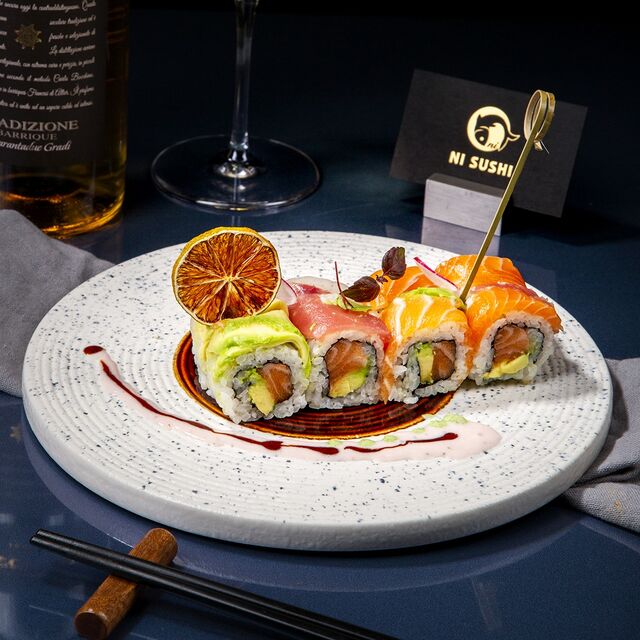  Salmone Crunch Salmone e philadelphia in due salse, piccante e teriyaki.