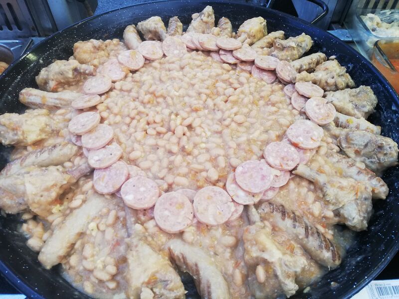 Cassoulet service traiteur avec pret du matériel pour réchauffer 