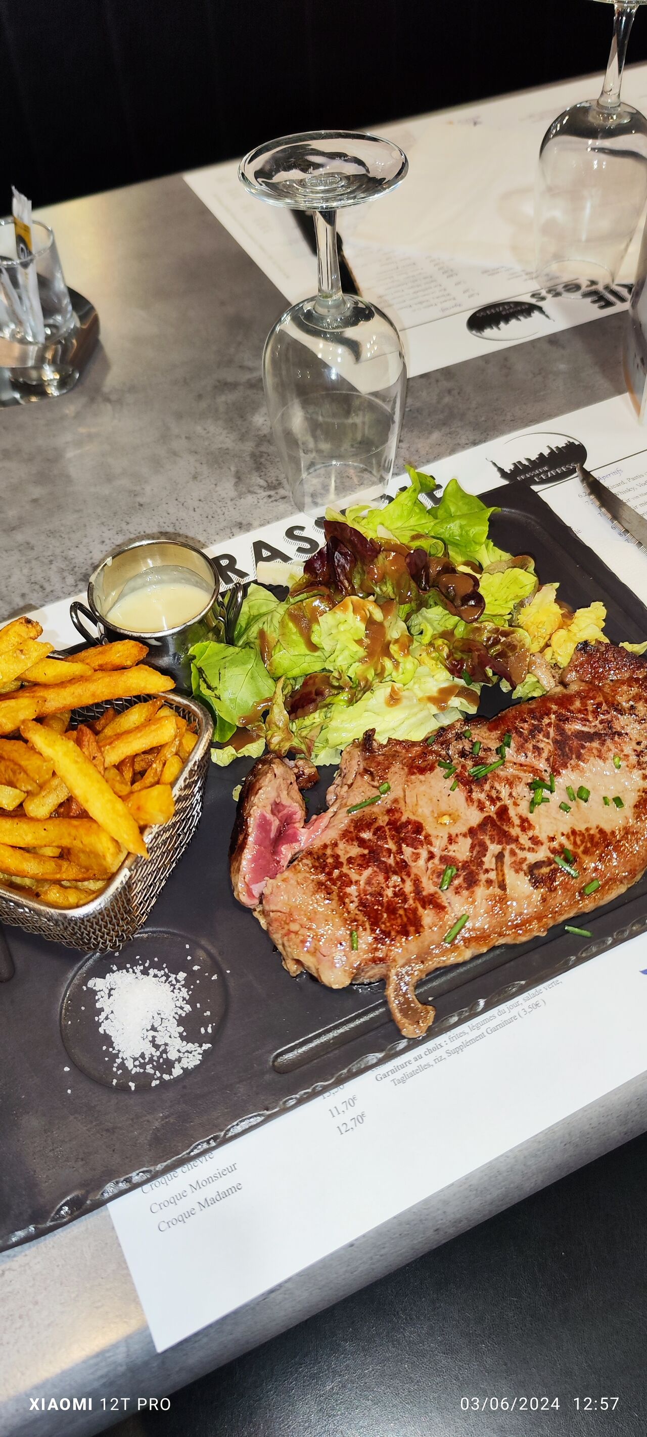 Entrecôte Frites Salade