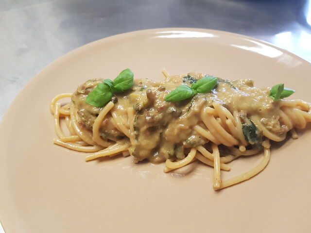 Spaghettone alla Nerano con zucchine fritte