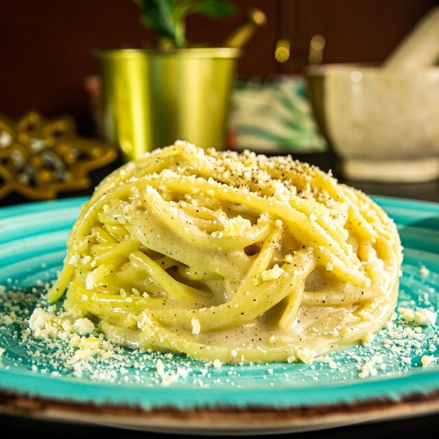 Dalla tradizione, dalla storia e dagli antichi sapori della cucina italiana nasce un piatto straordinario: la Cacio e Pepe.