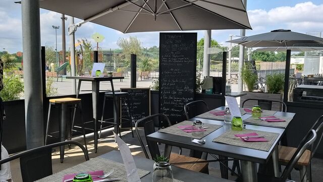 Une terrasse au goût du jour ouverte à l'année