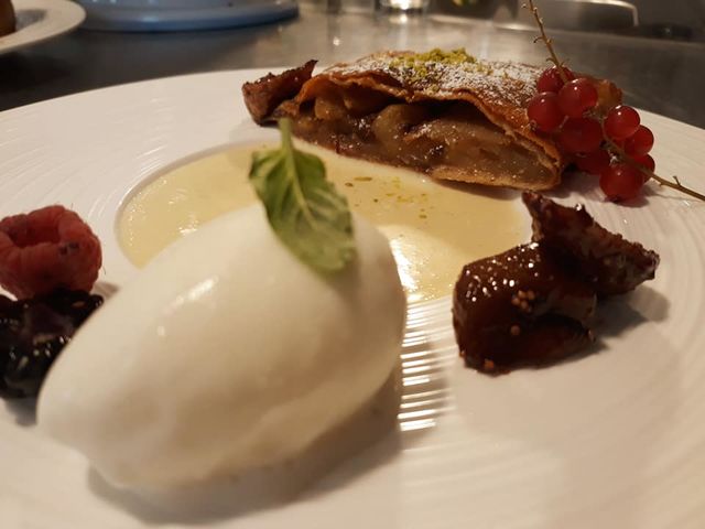 Apfelstrudel - das Dessert unserer Weihnachtskarte
