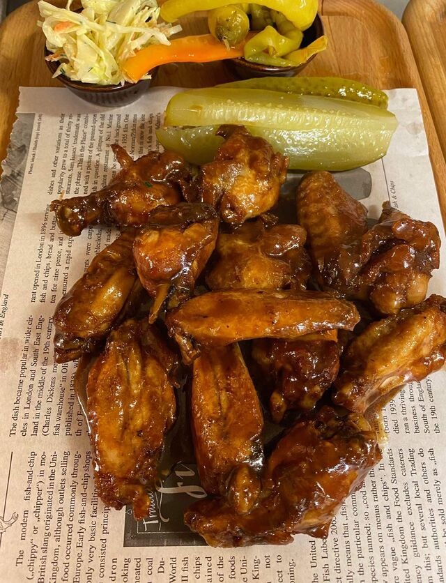 Kuřecí křídla s naší barbecue omáčkou 