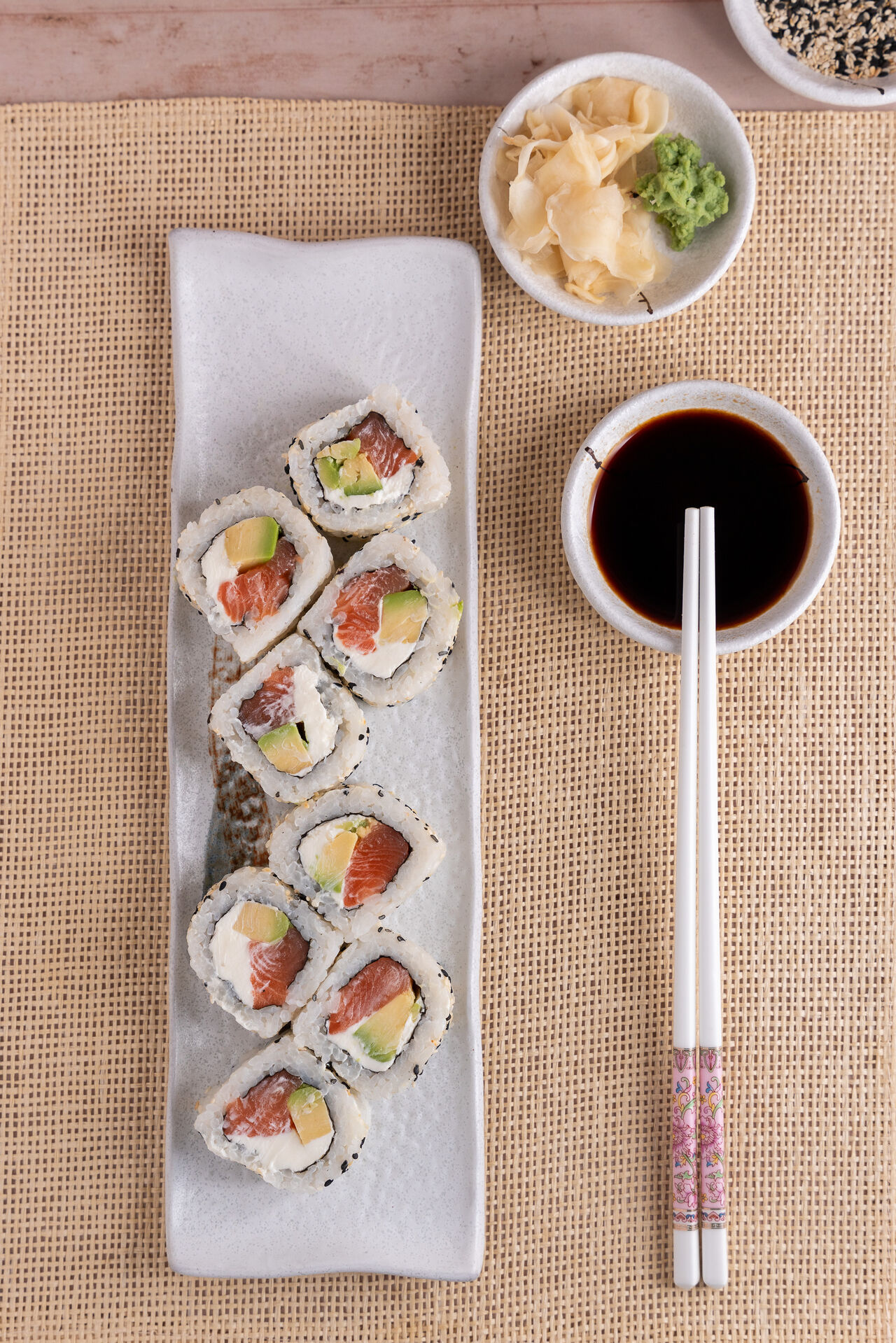 Uramaki Avocado e Salmone