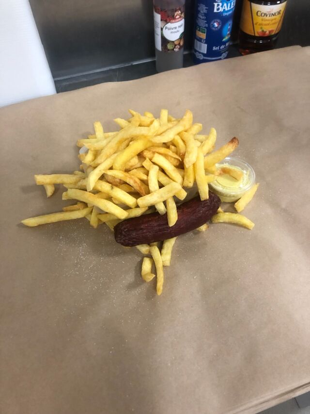 Une frite cervelas pour madame! 