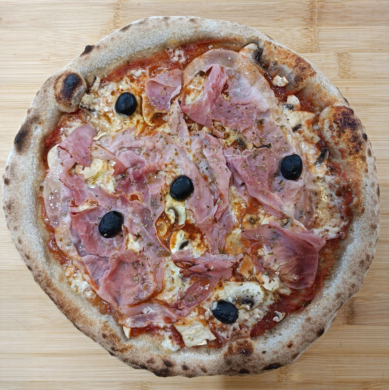 Pizza Regina - Base tomate et pâte classique