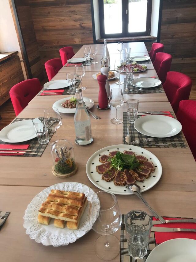 TATAKI DE THON ROUGE & FOCACCIA