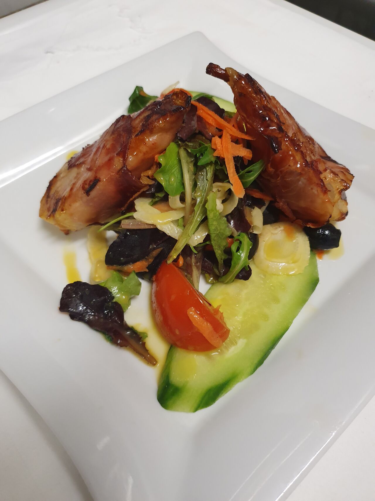 Karamellisierte Birne mit Parmaschinken verfeinert