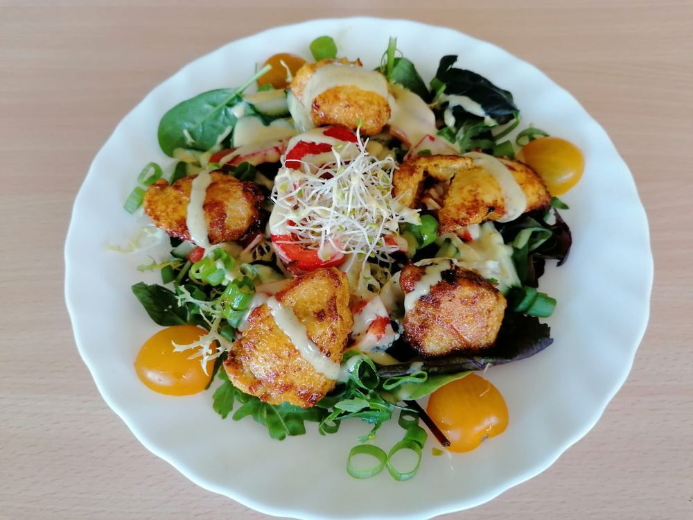 Salat mit marinierter Hähnchenbrust