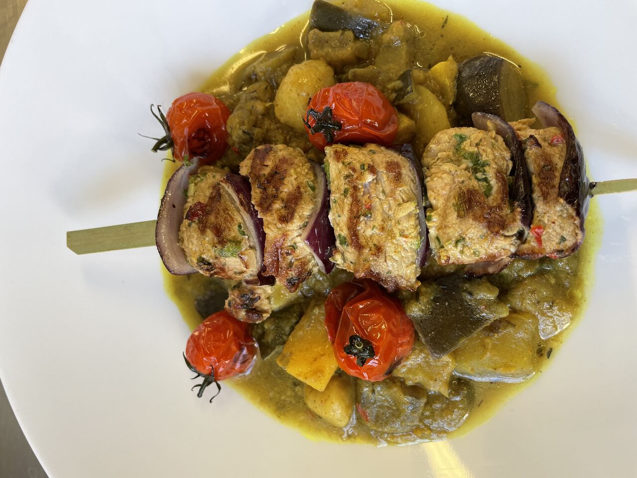 Brochette de veau mariné et grillé colombo de légumes Antilles 2021