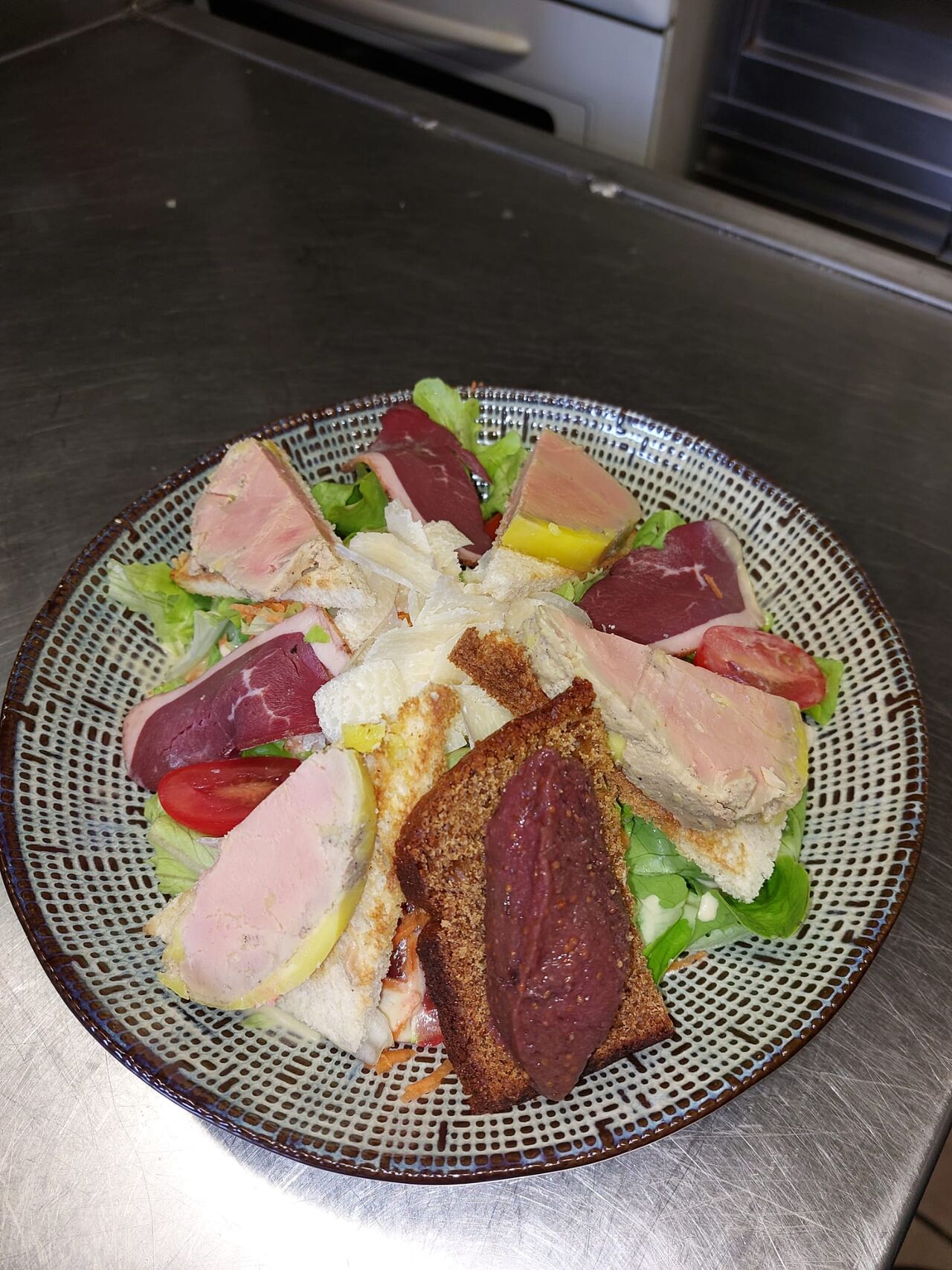 Salade Rafana au foie gras et magret fumé