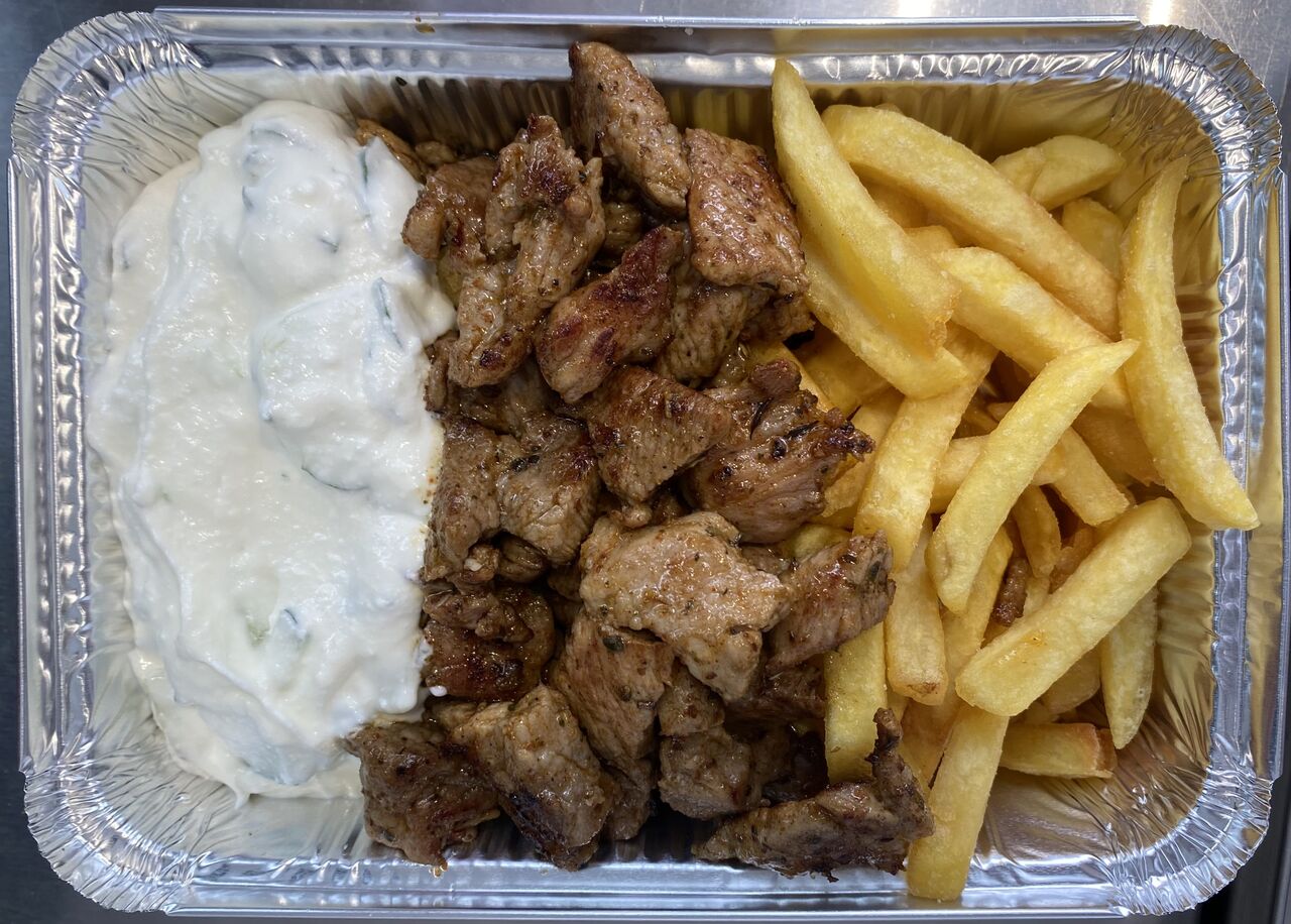 Gyrospfanne mit Pommes und Tsatsiki