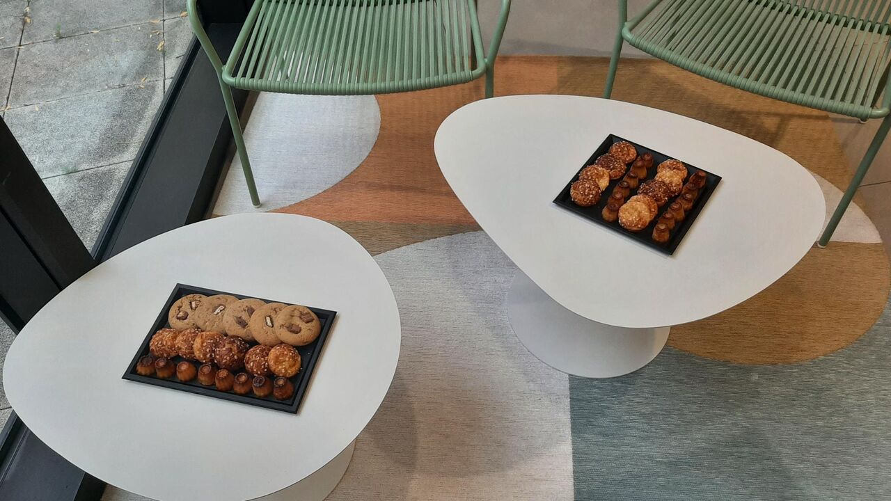 Cannelés, Brownie aux noix de pécan, chouquettes, cookies (crunch, chocolat praliné, mars, kinder country et snickers)