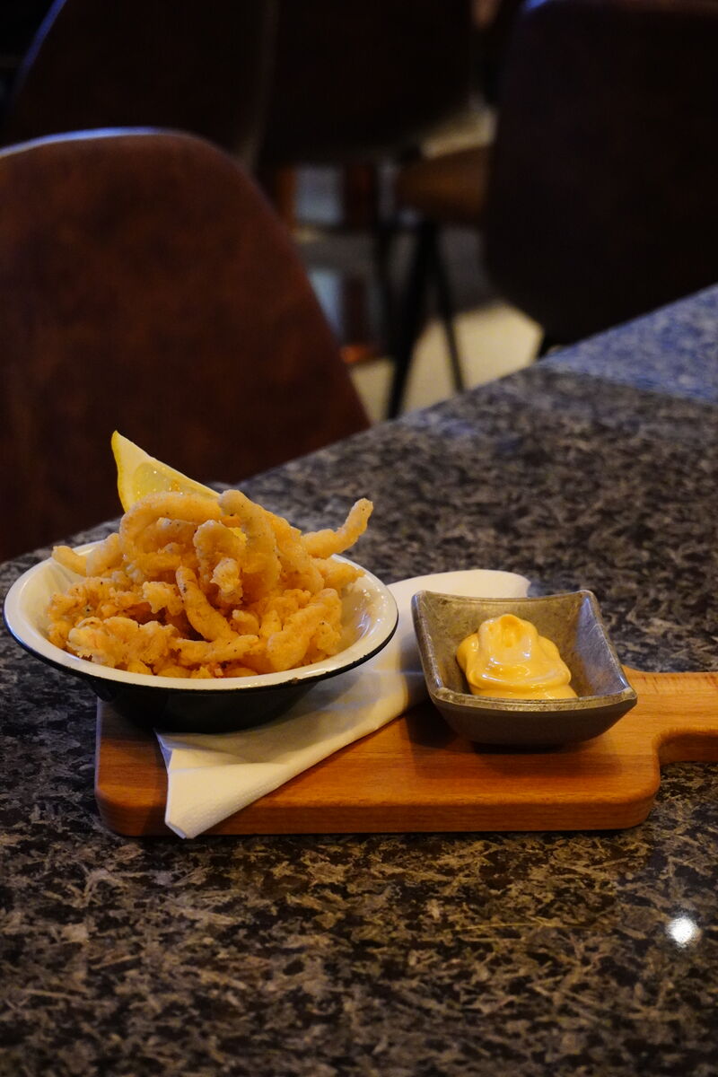 Tiras de Lula Crocantes com Maionese de Harissa