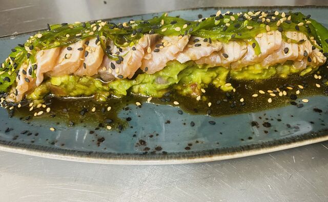 Tataki De salmón con Guacamoles