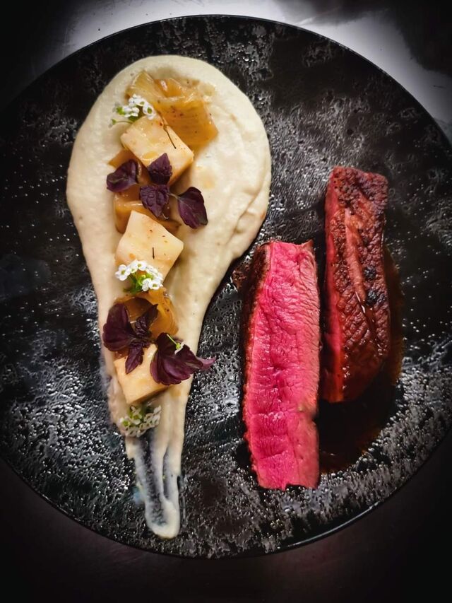 Magret de canard, mousseline et confit de celeri , oignon de Trebons