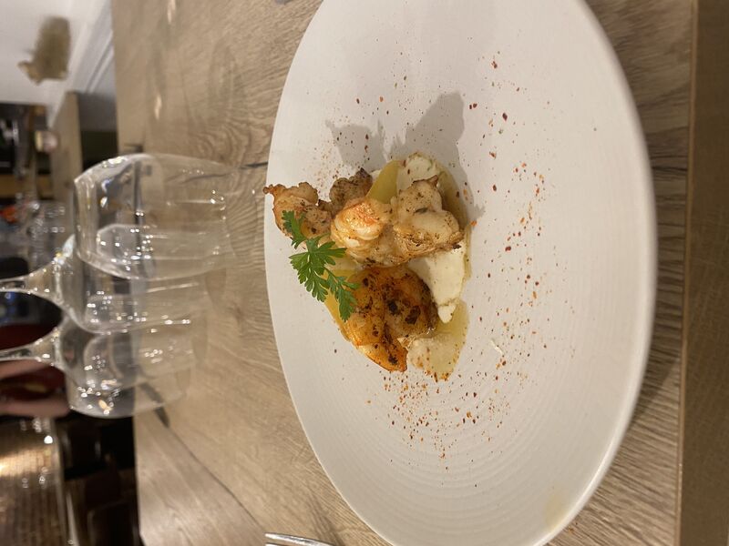 Gambas juste raidies et sa sauce vanille et tuile sésame