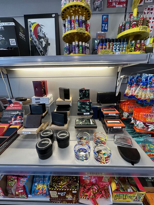 Porte feuille et cendrier