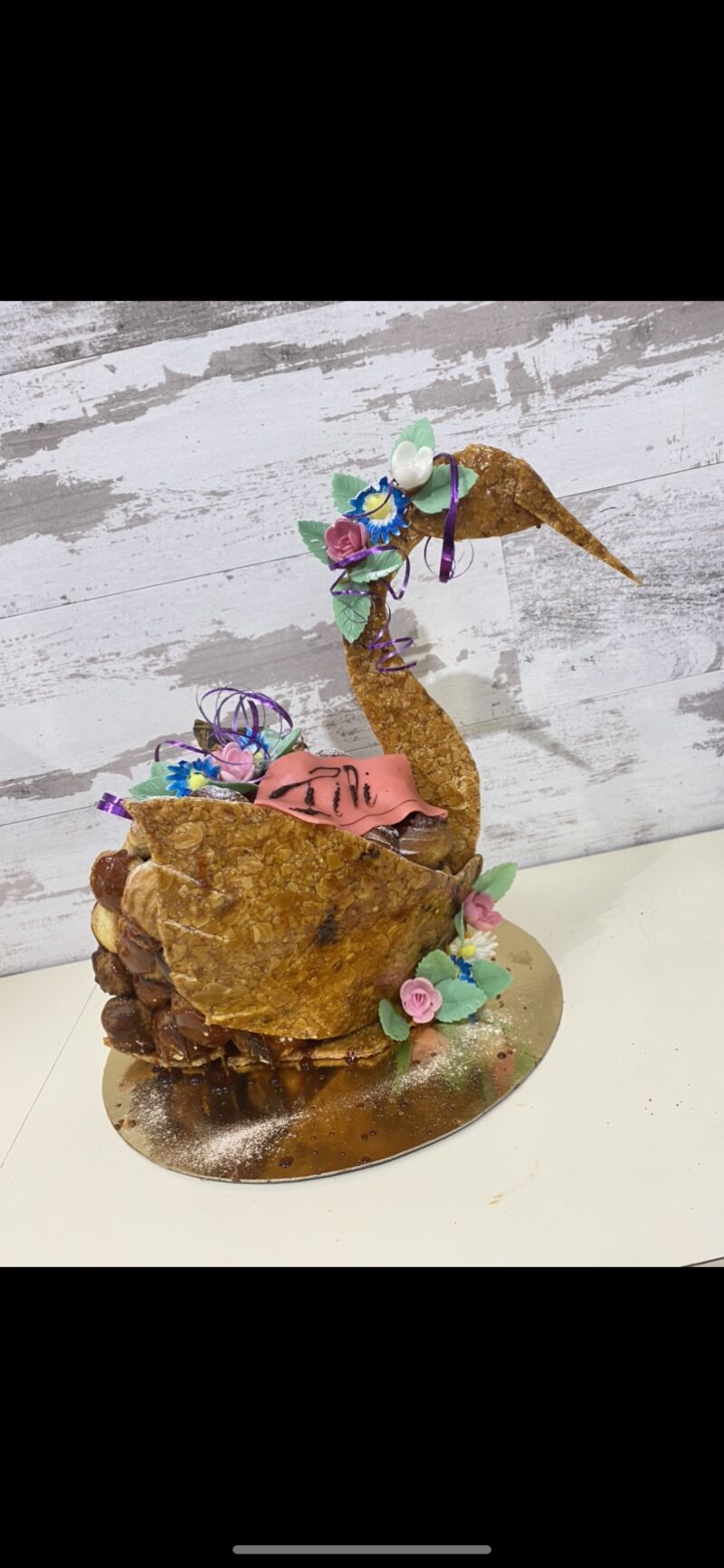 Cygne choux nougatine 