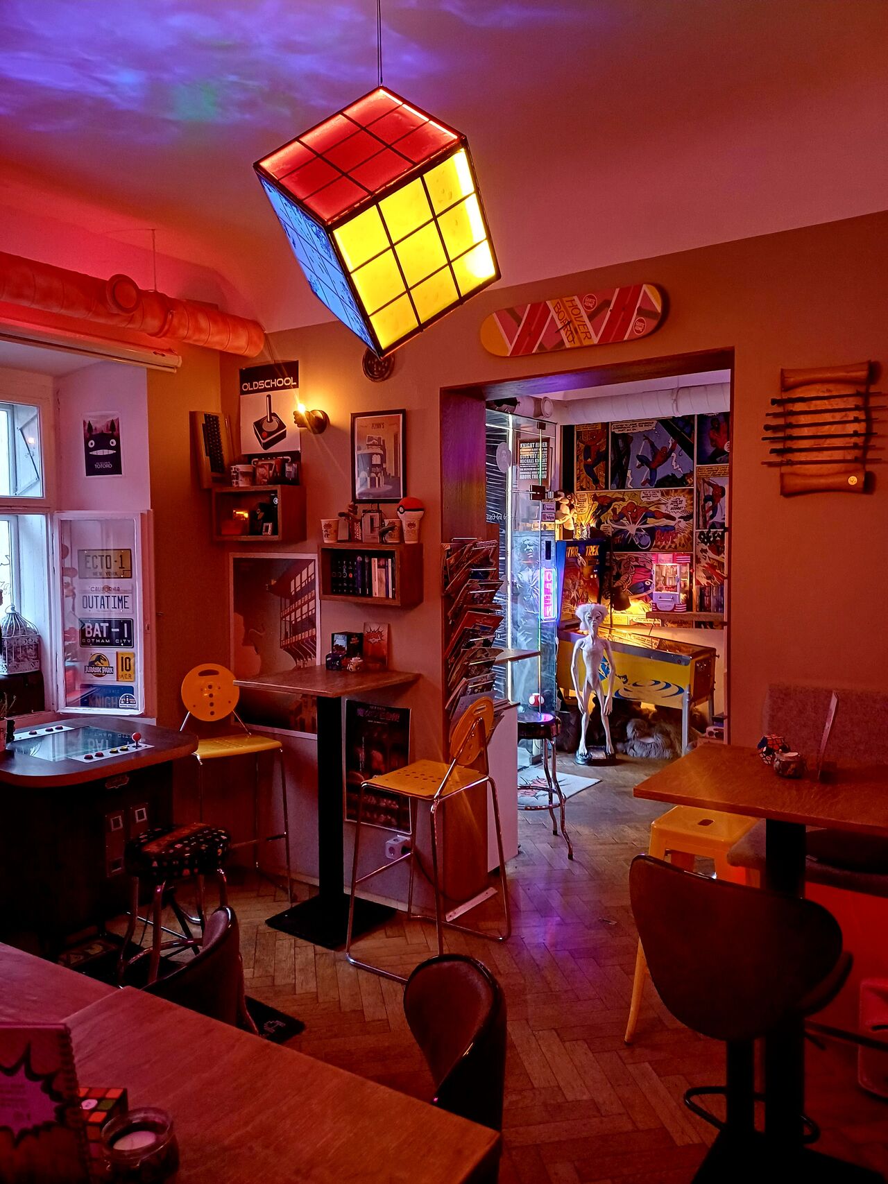80s Cafe-Bar