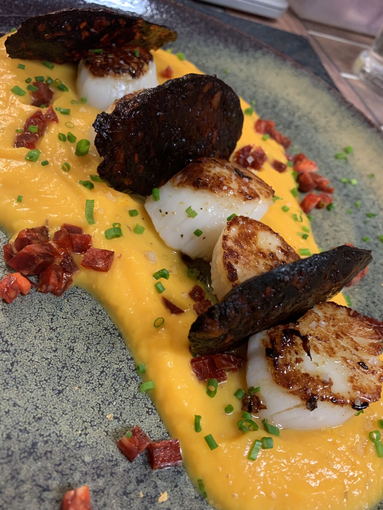 Les Saint Jacques, Chorizo Grillé et sa Mousseline de Butternut
