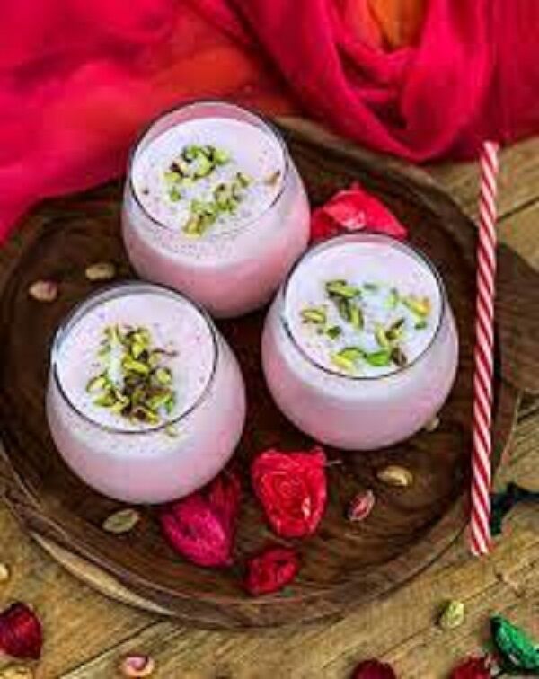 Lassi Rose (boisson indienne fait avec du yaourt)