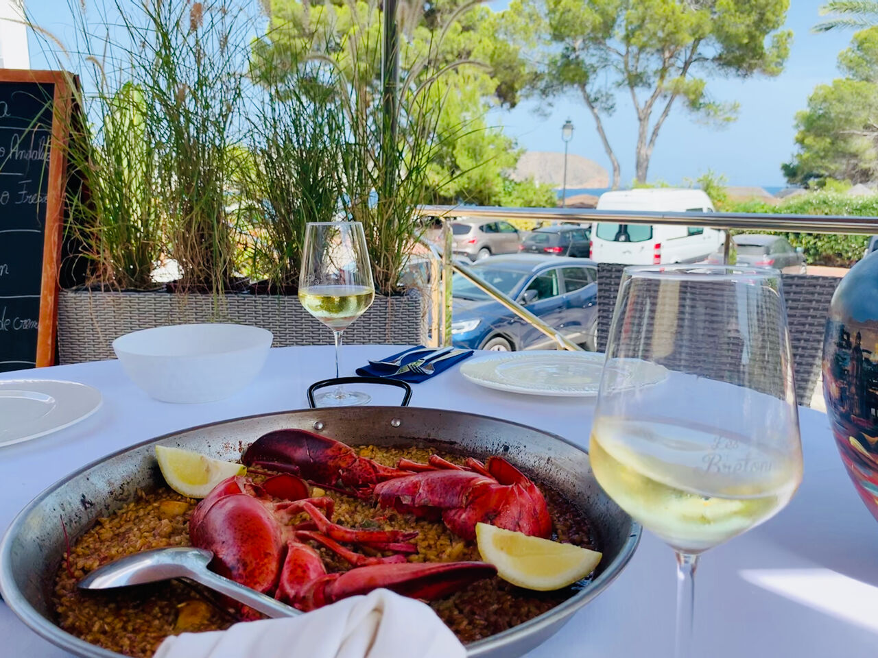 Paella con bogavante al estilo de la Bahia de Moraira