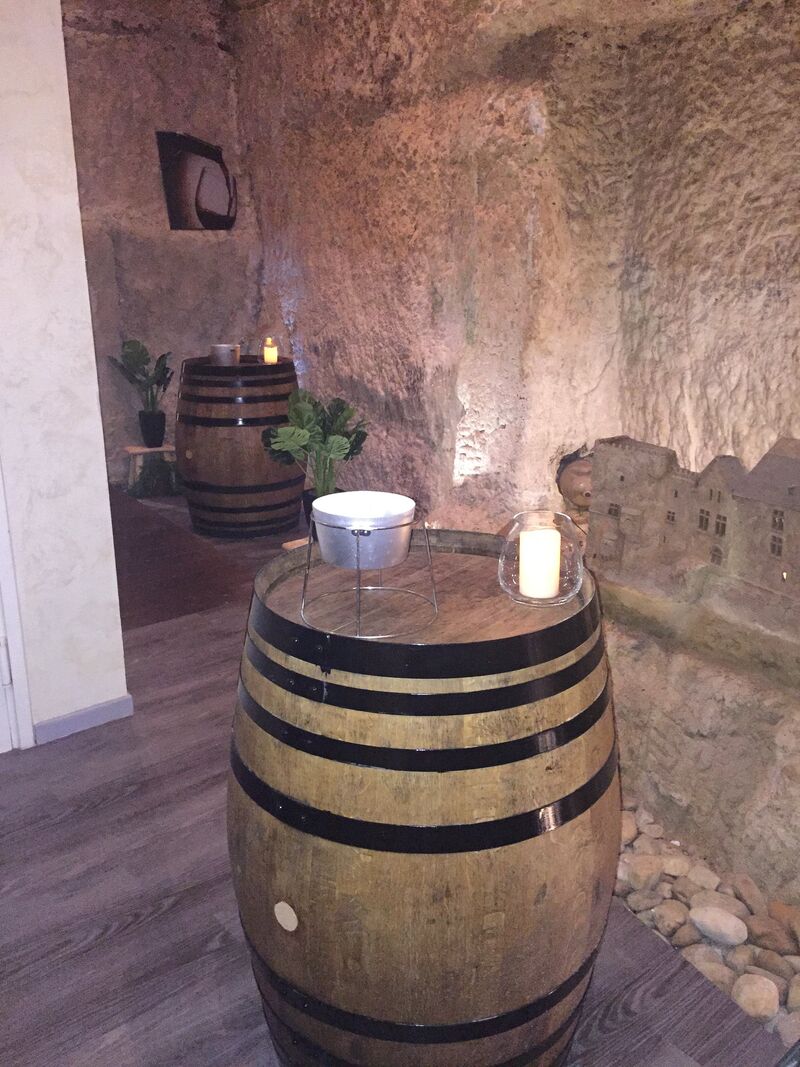 cave à vins restaurant l'assiette troglodyte