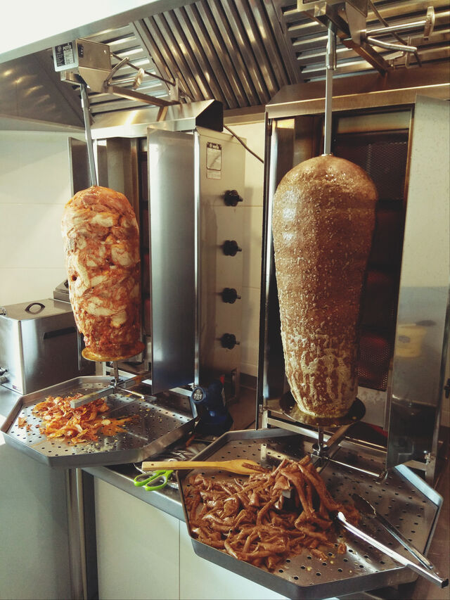 W serwowanych Państwu potrawach podajemy tylko świeżo grillowane mięsa najlepszej jakości dostępnej na rynku.