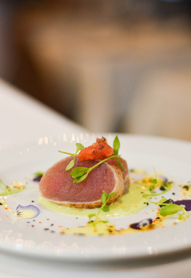 Tataki de bonito y tomate 