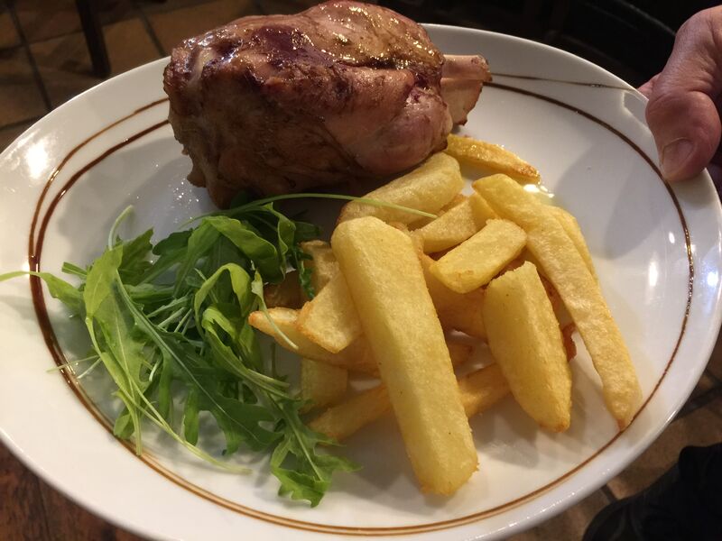 Codillo al horno con patatas