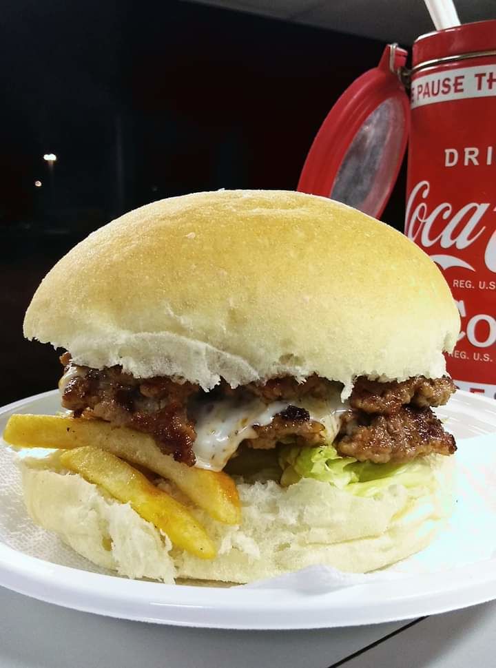 Street food da Antonio
Il vero cibo di strada italiano
Io mangio❤️italiano
Aperto tutte le sere dalle ore 19:00
Via Pitagora