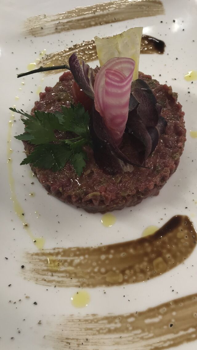 TARTARE DE BŒUF CHAROLAIS AU COUTEAU