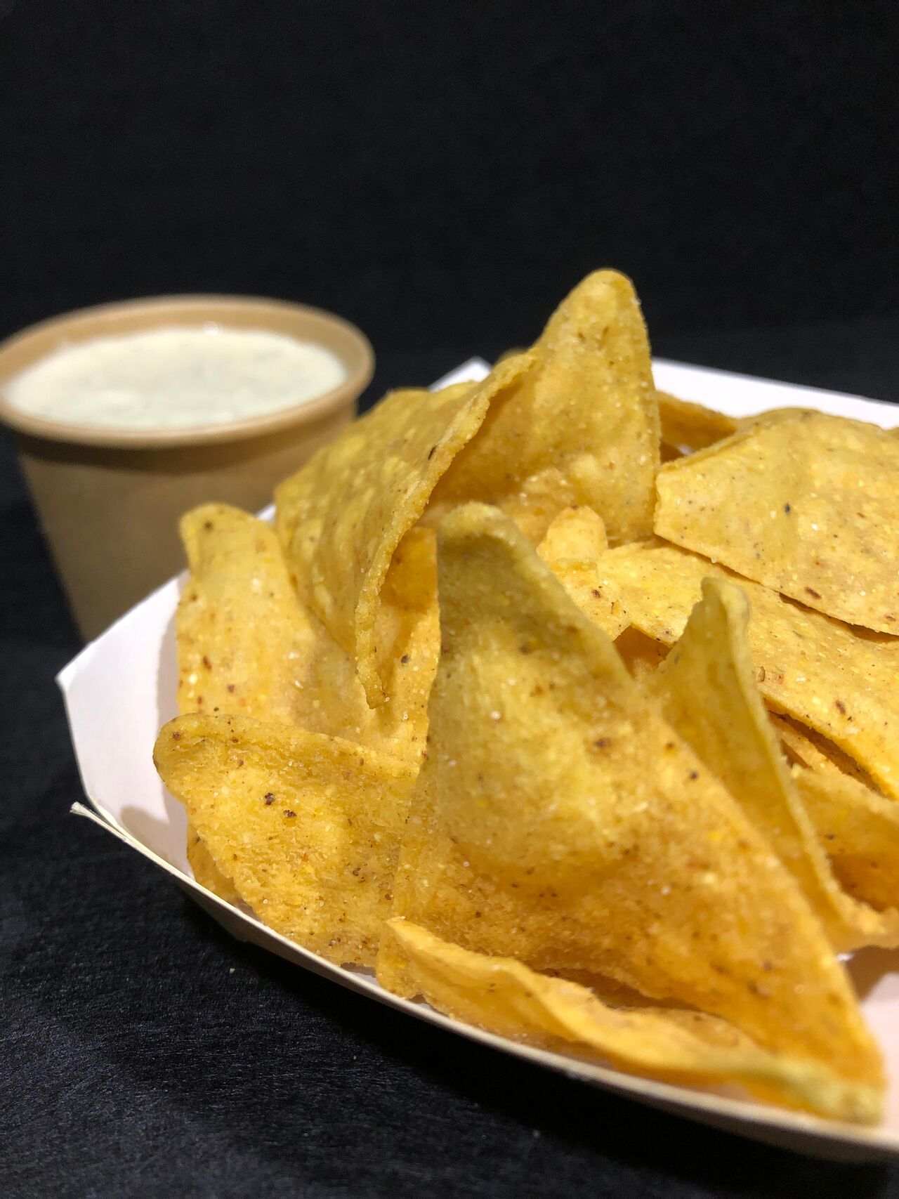 Nachos con salsa tártara