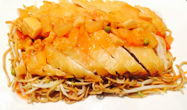 Nr. 13: Gebratene Nudeln mit gebackenem Hühnerfleisch 