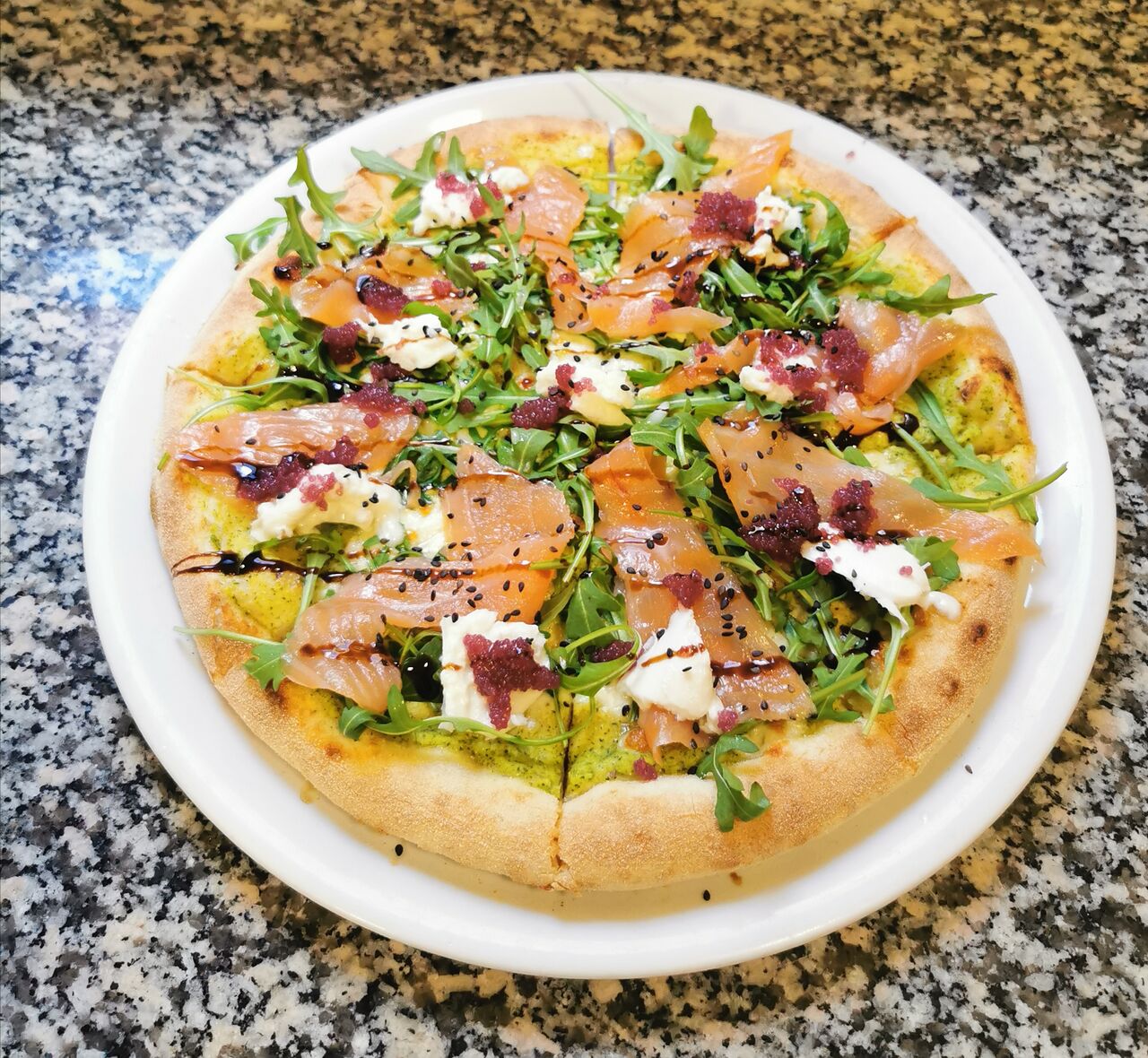 La pizza au saumon 