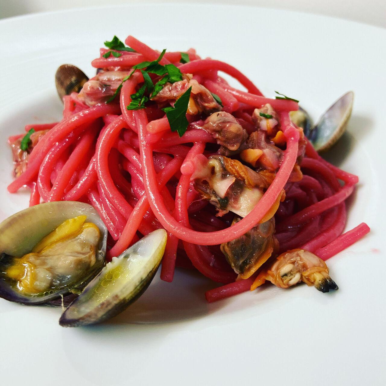Spaghetti Vongole Barbabietola e Lime 