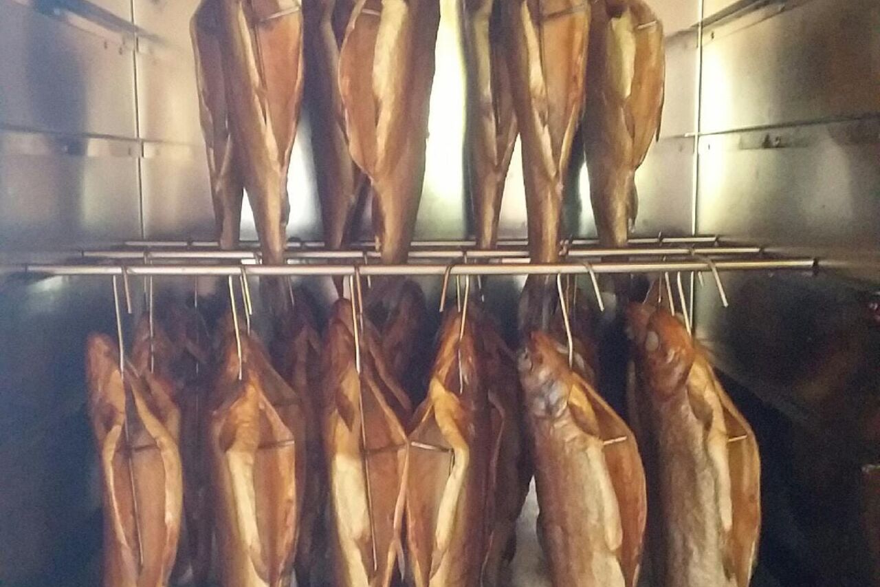 Odpocznij i zjedz pysznego pstrąga.