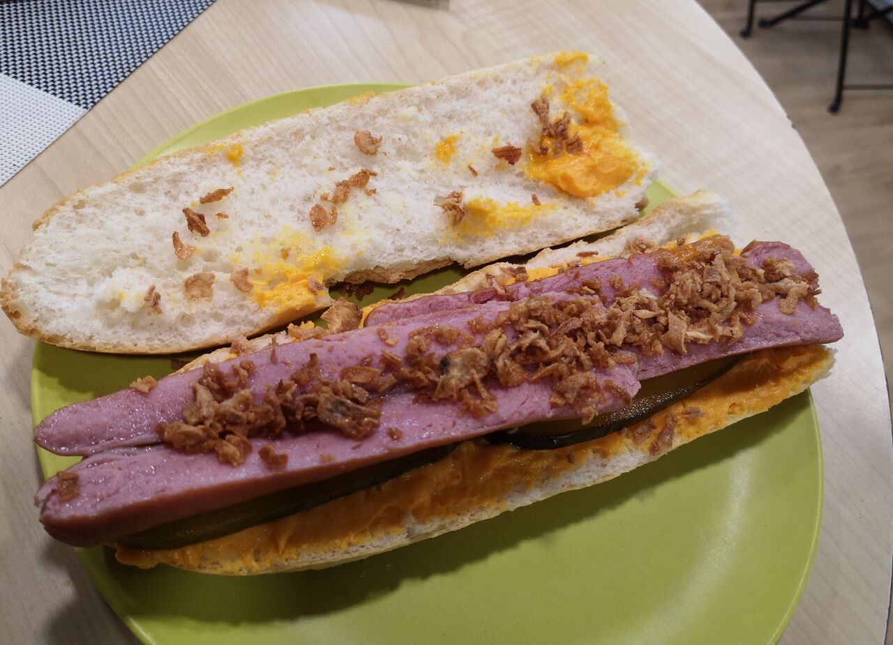 Nuestro bocadillo Promoción Salchicha, Crema queso, Crijiente cebolla